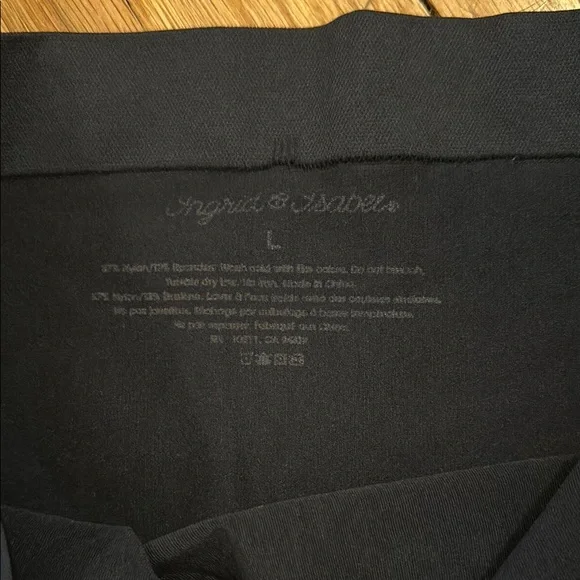 Ingrid & Isabel Black Maternity Shorts - Picture 2 of 3